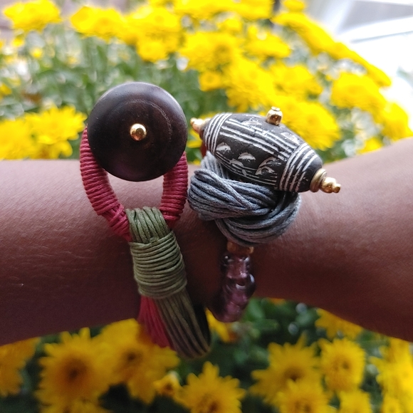 Earrings and bracelet set - Picture 10 of 10